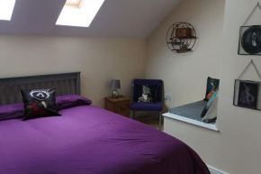 Modern 3 bedroom home *EVcharging* Garden, Parking